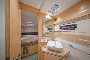 bath, Privilege 510, catamaran for sale