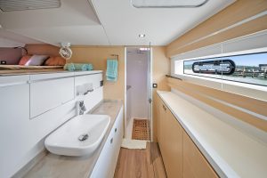 bath, Privilege 510, catamaran for sale