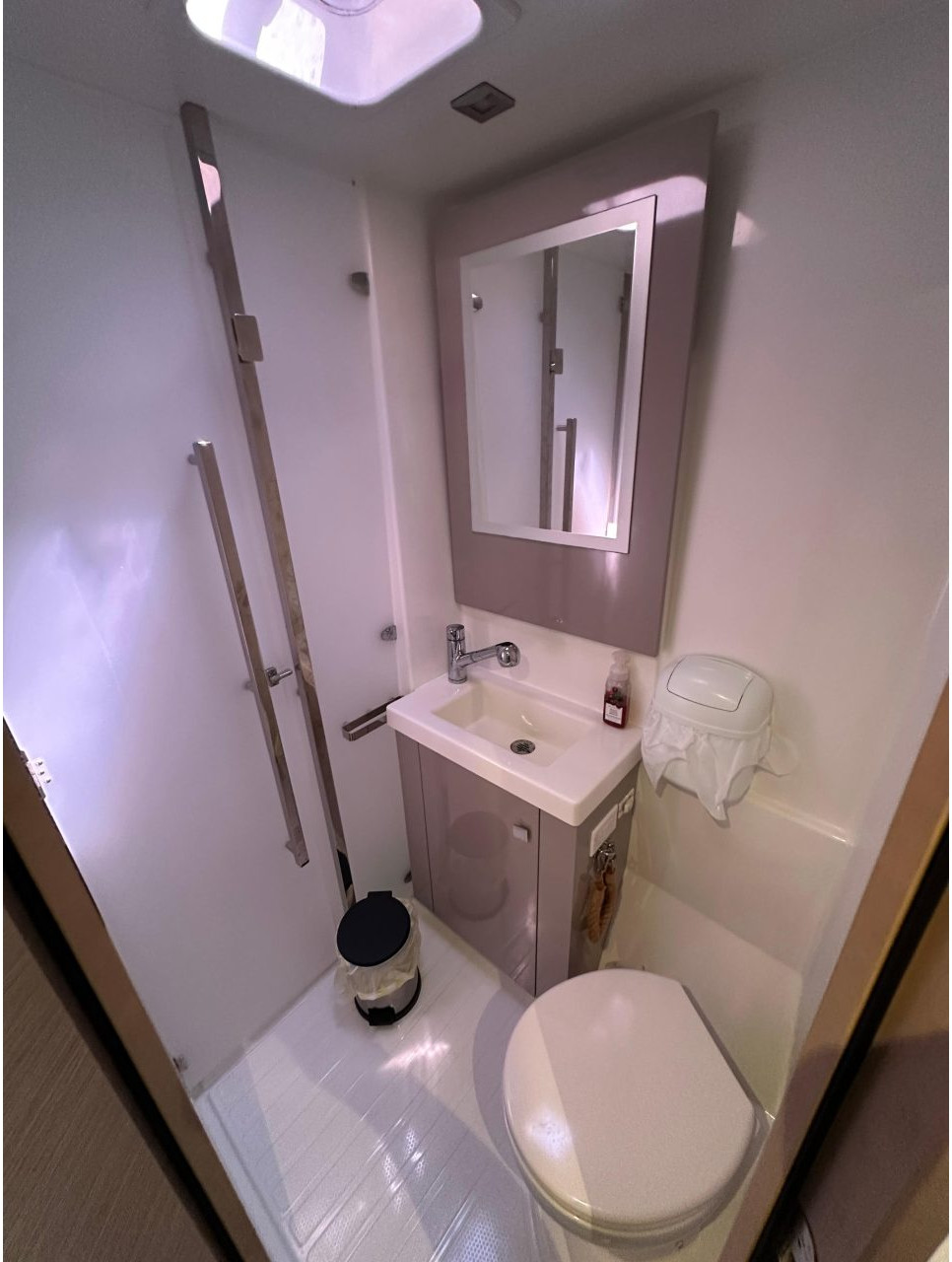 bath, FP 42 Astrea, catamaran for sale