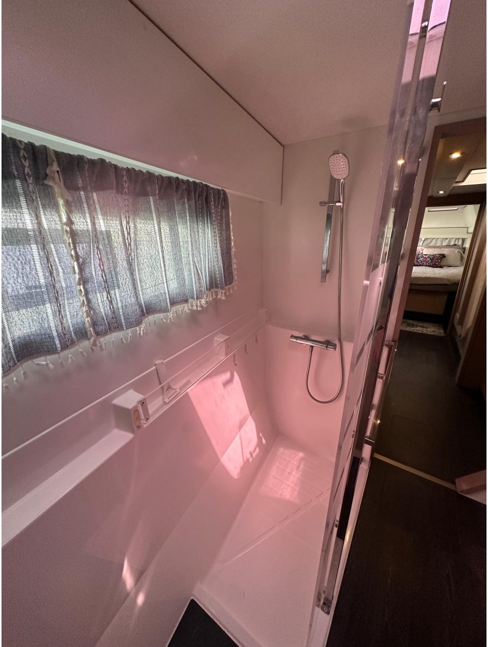 bath, FP 42 Astrea, catamaran for sale