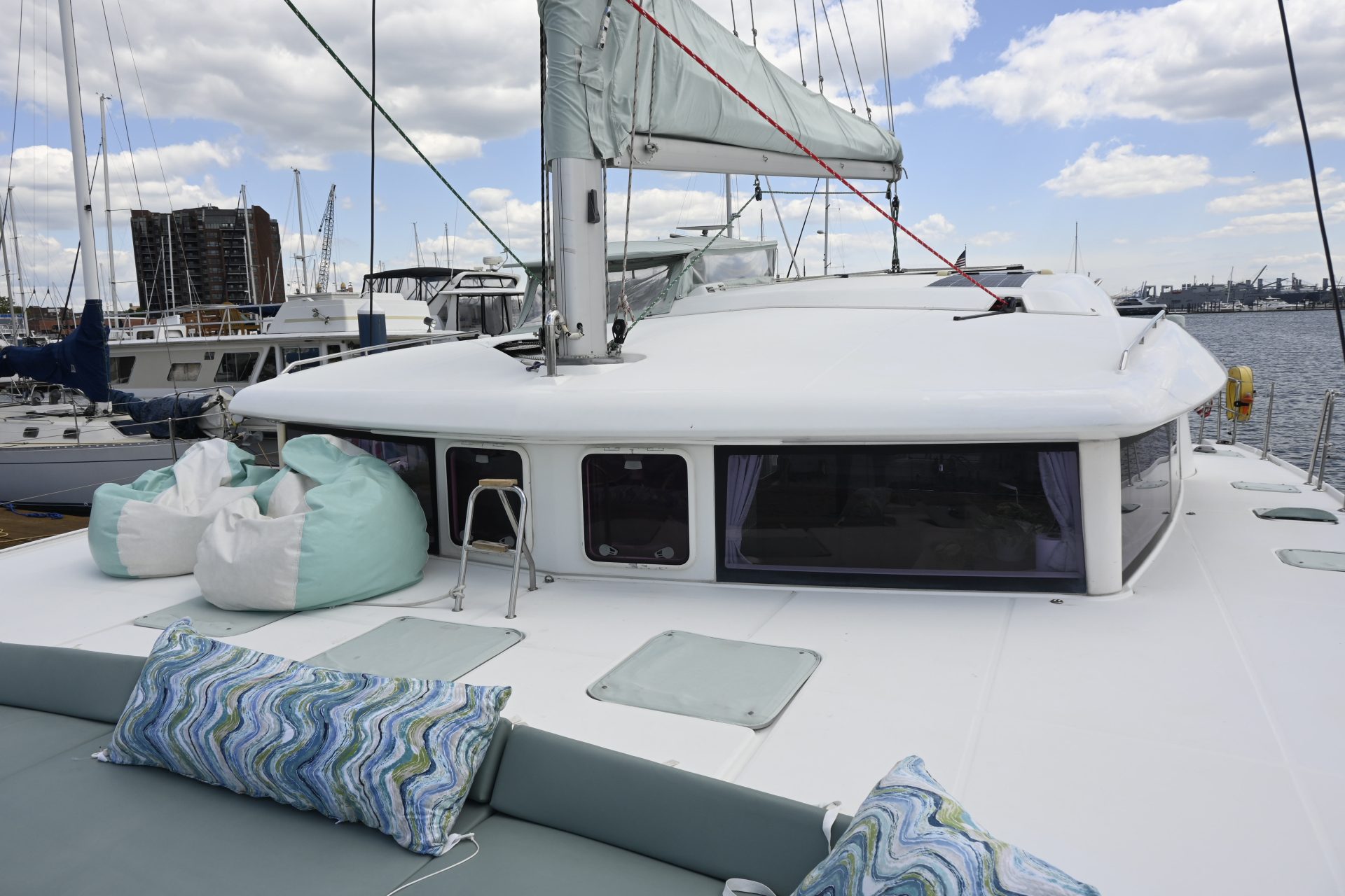 2010 Lagoon 421
