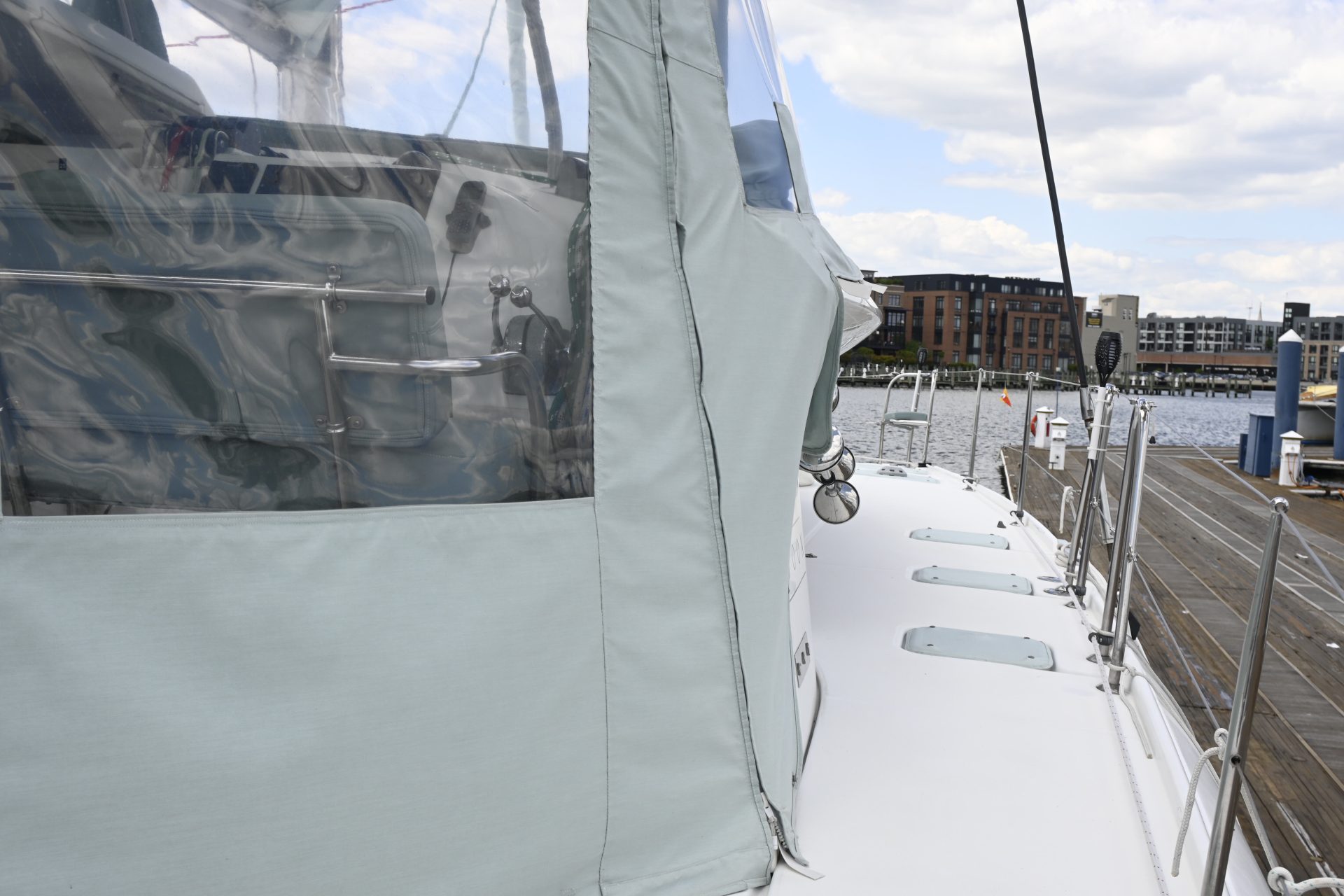 2010 Lagoon 421