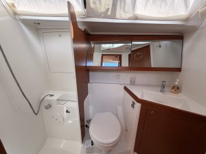 bath, Beneteau 48 Oceanis, sailboat for sale