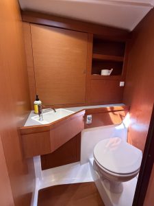 bath, Beneteau 48 Oceanis, sailboat for sale