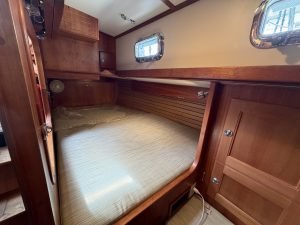 bed, Valiant 42, sailboat for sale