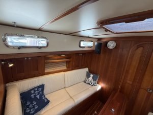 salon, Valiant 42, sailboat for sale