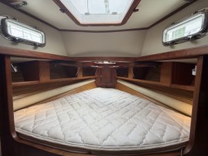 bed, Valiant 42, sailboat for sale
