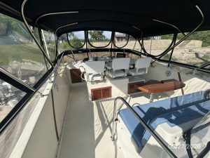 cockpit, Hatteras 42 LRC, trawler for sale