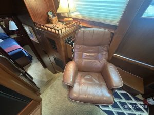 salon, Hatteras 42 LRC, trawler for sale