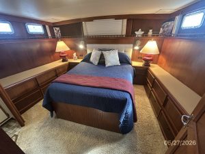 bed, Hatteras 42 LRC, trawler for sale