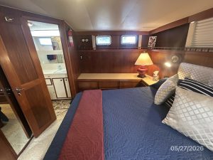 bed, Hatteras 42 LRC, trawler for sale