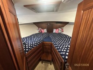 bed, Hatteras 42 LRC, trawler for sale