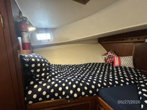 bed, Hatteras 42 LRC, trawler for sale