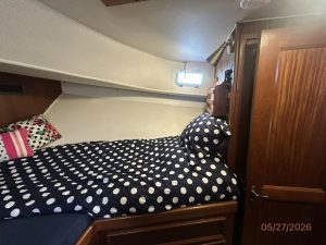bed, Hatteras 42 LRC, trawler for sale