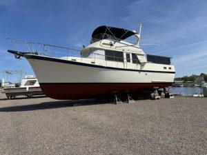 boatyard, Hatteras 42 LRC, trawler for sale
