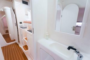 bath, Voyage 520, catamaran for sale