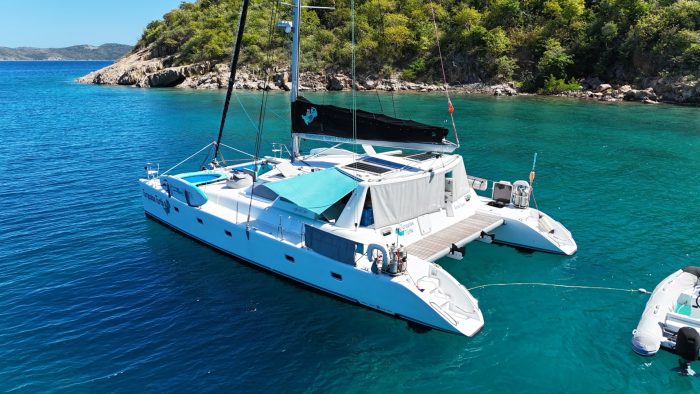 exterior, Voyage 500, catamaran for sale