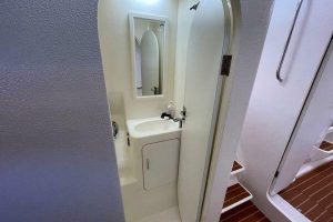 bath, Voyage 500, catamaran for sale