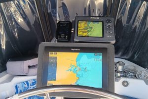helm, Hunter 450 Passage, sailboat for sale