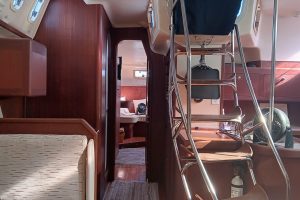 interior, Hunter 450 Passage, sailboat for sale