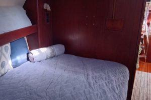 bed, Hunter 450 Passage, sailboat for sale