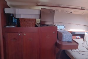 salon, Hunter 450 Passage, sailboat for sale