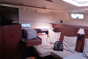salon, Hunter 450 Passage, sailboat for sale