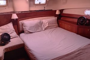 bed, Hunter 450 Passage, sailboat for sale