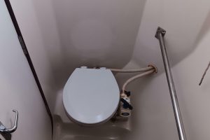 bath, Hunter 450 Passage, sailboat for sale