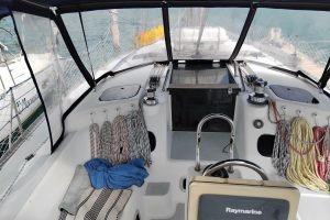 helm, Hunter 40.5 Legend, sailboat for sale