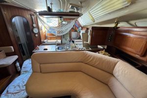 salon, Hunter 40.5 Legend, sailboat for sale