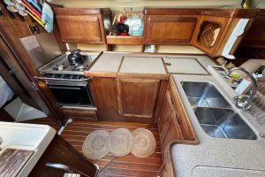 interior, Hunter 40.5 Legend, sailboat for sale