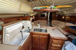 interior, Hunter 40.5 Legend, sailboat for sale