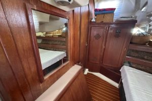 interior, Hunter 40.5 Legend, sailboat for sale