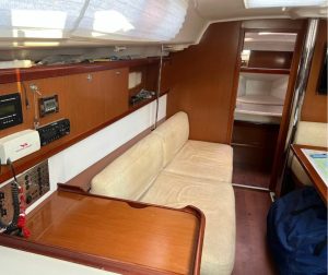 salon, Beneteau 40 Oceanis, sailboat for sale