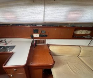 salon, Beneteau 40 Oceanis, sailboat for sale