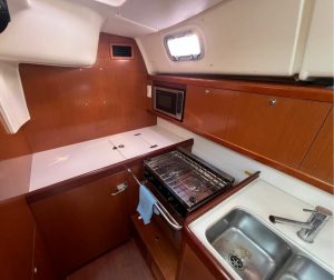 interior, Beneteau 40 Oceanis, sailboat for sale