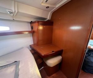 bed, Beneteau 40 Oceanis, sailboat for sale