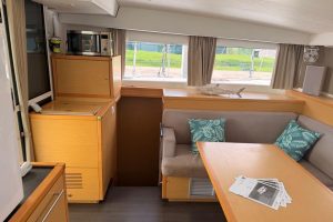 salon, Lagoon 400, catamaran for sale