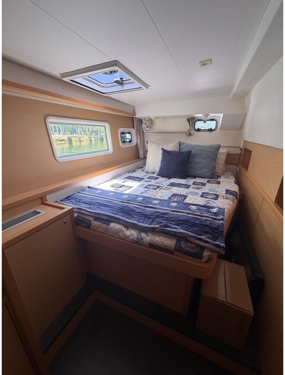 bed, Lagoon 400, catamaran for sale
