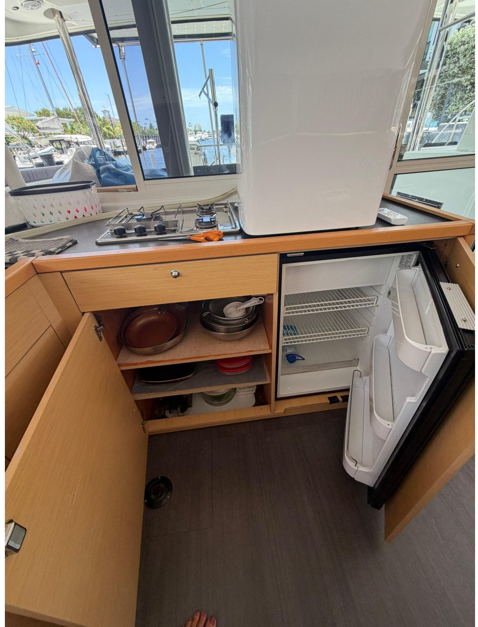 interior, Lagoon 400, catamaran for sale