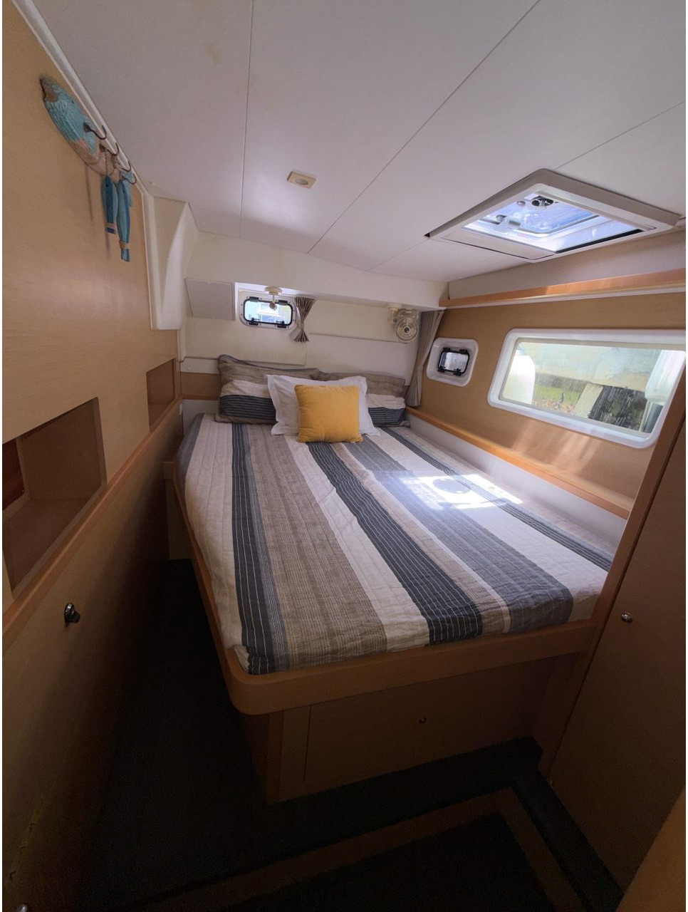 bed, Lagoon 400, catamaran for sale
