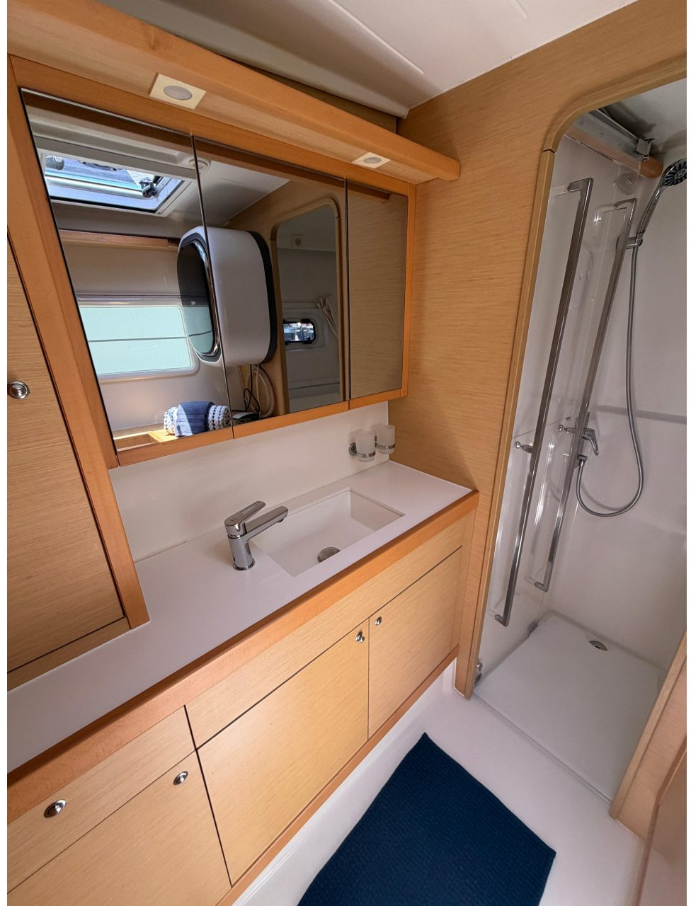 bath, Lagoon 400, catamaran for sale