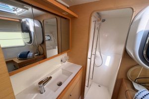 bath, Lagoon 400, catamaran for sale