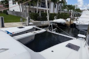 exterior, Lagoon 400, catamaran for sale