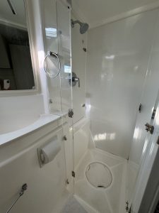 bath, Leopard 48, catamaran for sale