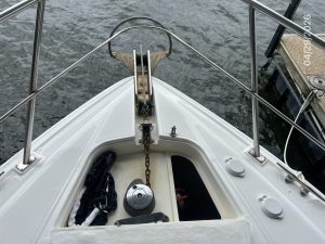 deck, Cruisers 4450, trawler for sale