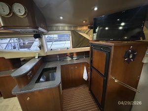 interior, Cruisers 4450, trawler for sale