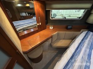 bed, Cruisers 4450, trawler for sale