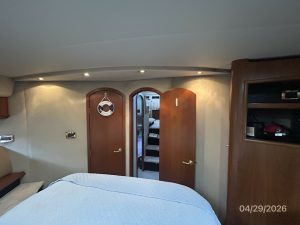 interior, Cruisers 4450, trawler for sale